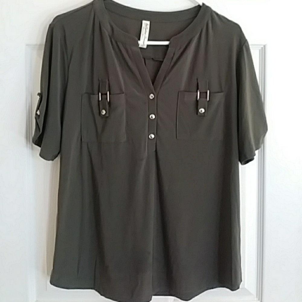 Green and Gold short sleeve top